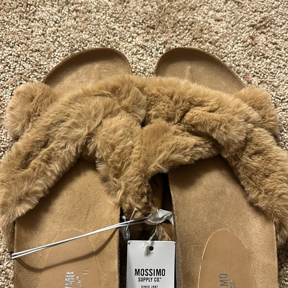 Mossimo Flip Flops - Picture 2 of 3